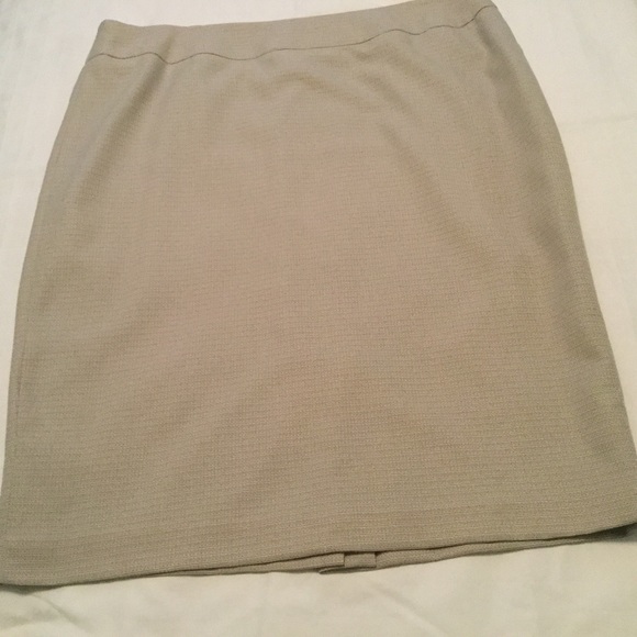 Evan-Picone Tan Suit - Picture 4 of 7